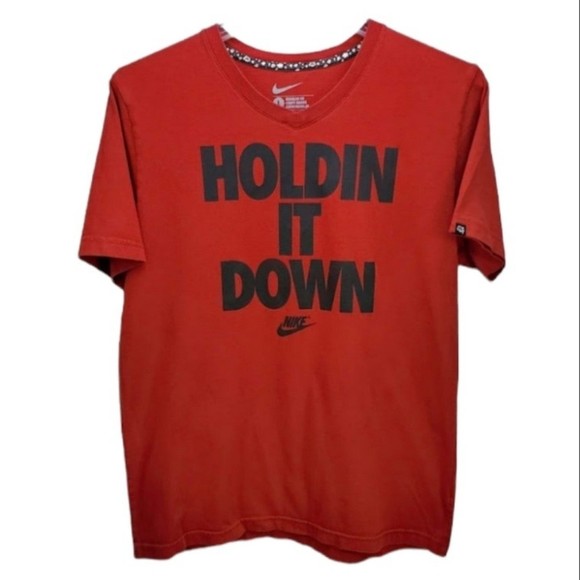 Nike Men's Red V-Neck T-Shirt Holdin It Down Size L - Picture 1 of 10